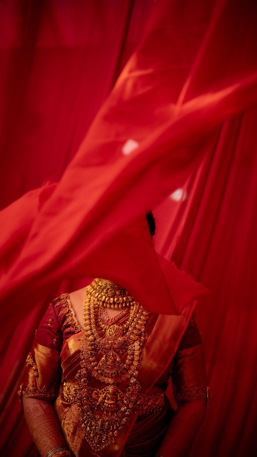 The red silk held above the bride